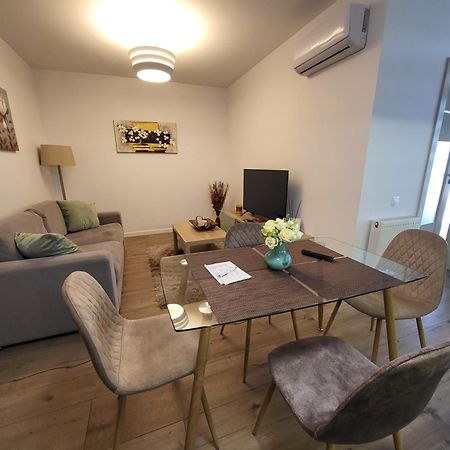 Stylish Stay - Premium - Free Parking & Central Location Oradea Exterior foto